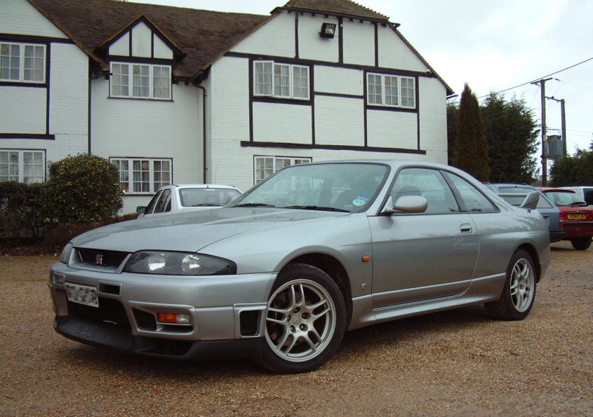 Risultati immagini per gtr r33 original